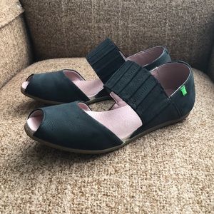 El Naturalista peep toe Mary Janes 39